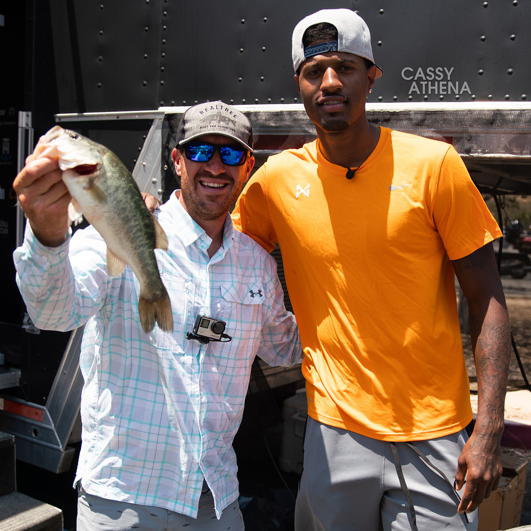 库里兄弟同队！勇士将重新签约塞斯-库里至赛季结束 此前曾裁掉他（被裁后回归！勇士签回塞斯·库里至赛季末，库里兄弟重聚）