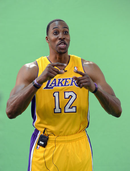 广东男篮在CBA杯赛中以94-80击败广州男篮，奎恩全场高效表现，贡献29分6篮板7助攻5抢断，助力球队取得首胜。（CBA杯：广东94-80力克广州，奎恩高效29分6板7助5断助队迎首胜）