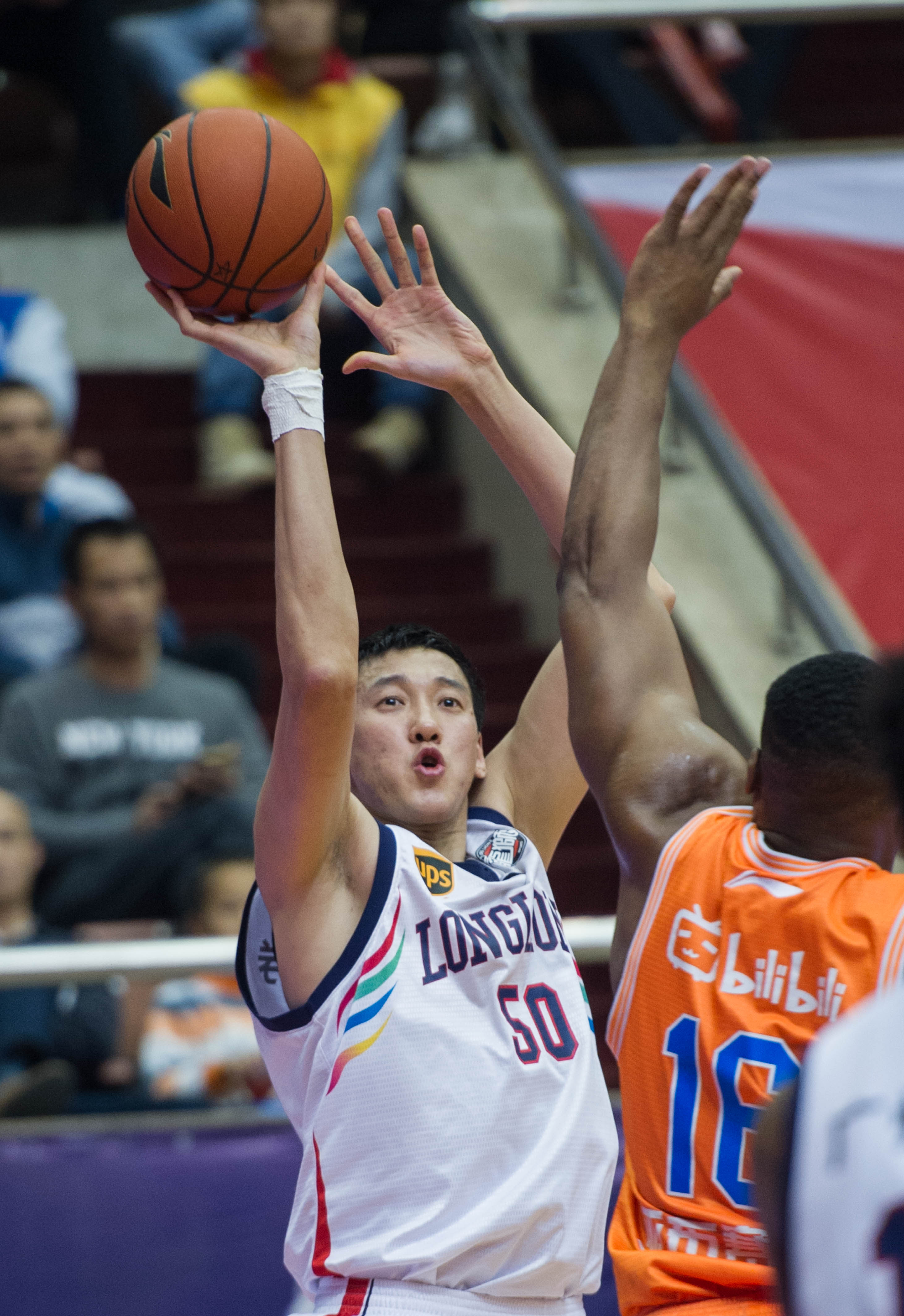 从冰雪体验到AR探秘 外国游客用更多方式感知活力中国（外国游客以冰雪与AR等多元方式感受活力中国）