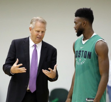 中超赛季刚落幕，成都蓉城连传三喜，明年争冠希望大增（中超刚收官，成都蓉城连获三大利好，明年冲冠底气更足）