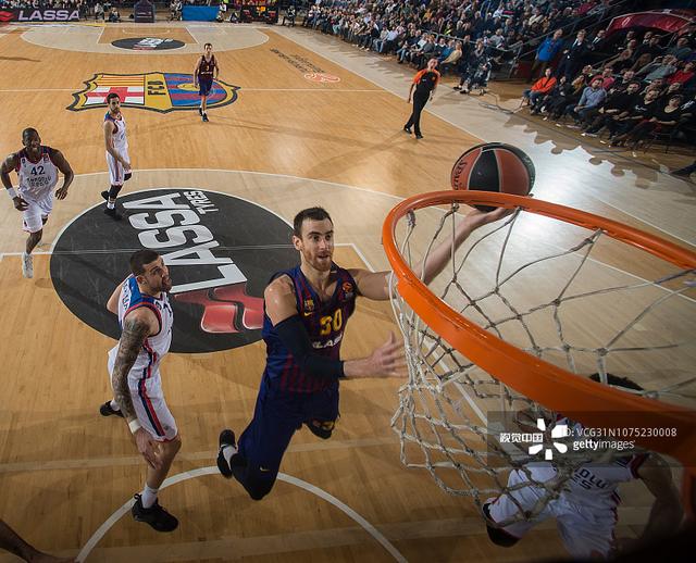 德转：阿森纳考虑明夏追阿德耶米，多特或面临出售球员的压力（德转：阿森纳有意在明夏引进阿德耶米，多特蒙德或承受出售压力）