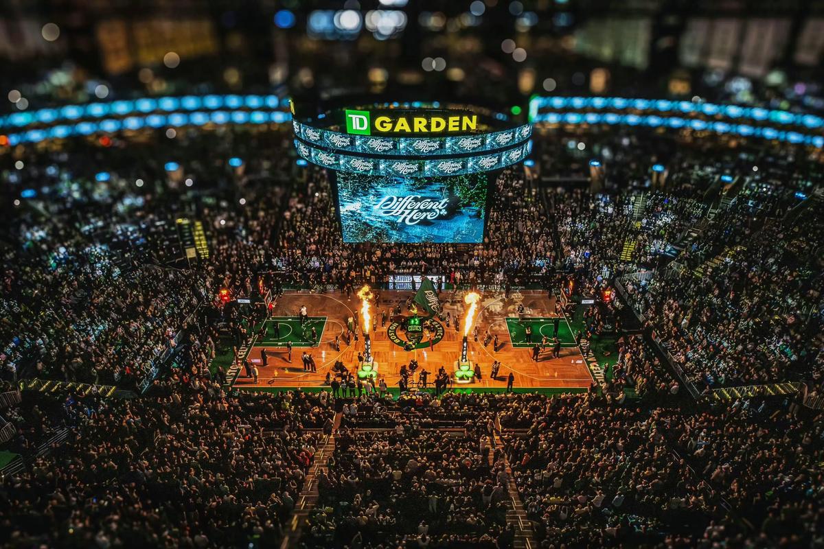 巴萨本赛季国家德比第四球衣谍照：锯齿条纹纪念05年国家德比（巴萨本季国家德比第四球衣曝光：锯齿纹致敬2005年国家德比）