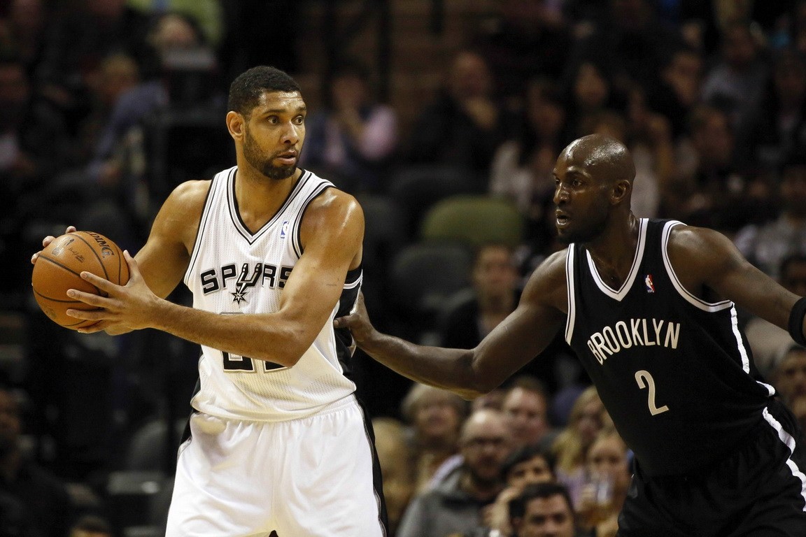 没有技巧全是感情，弗兰克告别演讲深情演唱《月亮代表我的心》（弗兰克告别演讲：不靠技巧，深情献唱《月亮代表我的心）