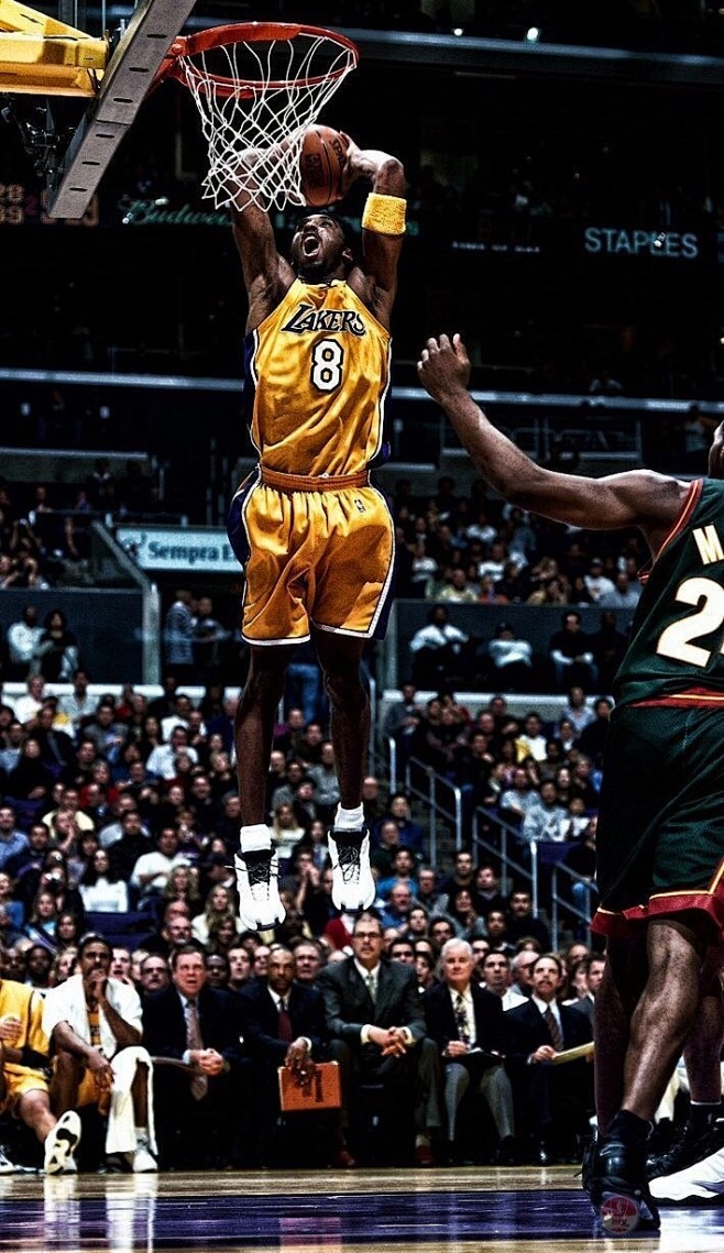 阿斯：皇马决定将圣地亚哥-伯纳乌球场简化命名为伯纳乌球场（阿斯：皇马决定将圣地亚哥-伯纳乌简化为伯纳乌球场）