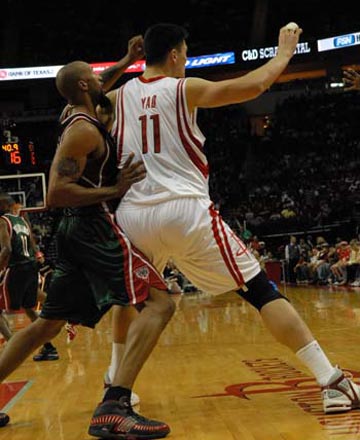 卡利亚里1-0十人罗马，加埃塔诺替补建功，切利克染红（加埃塔诺替补致胜，切利克染红，卡利亚里1-0力克十人罗马）